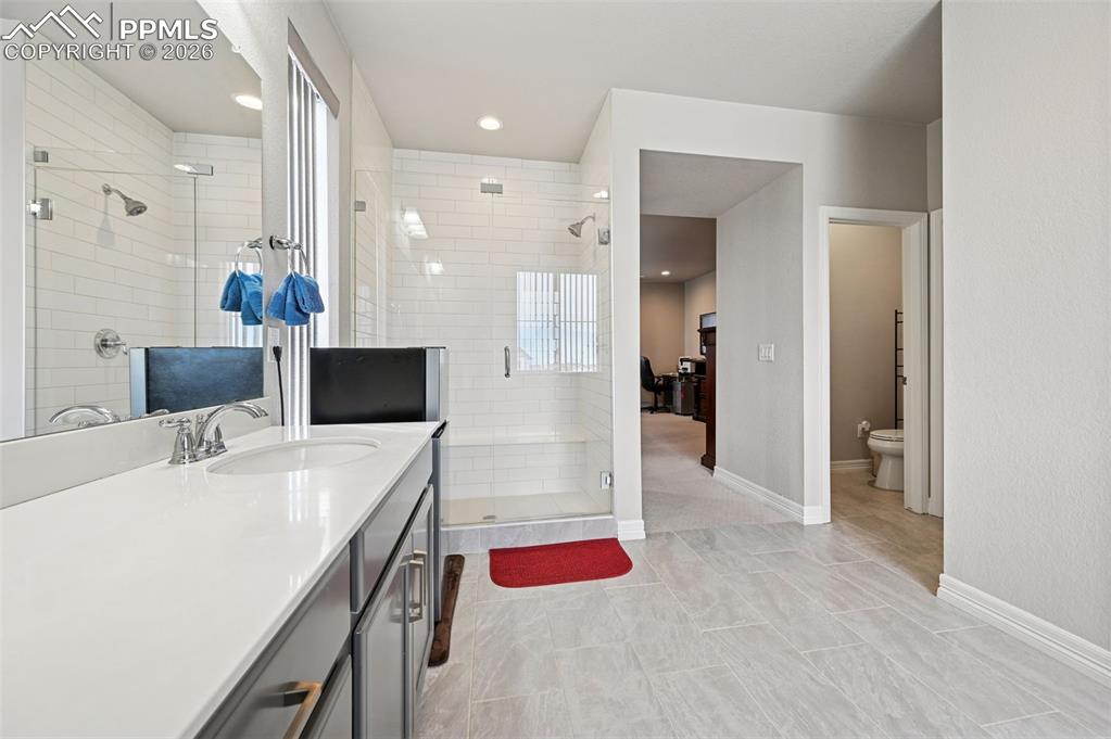 Image 30 of 48: Primary ensuite