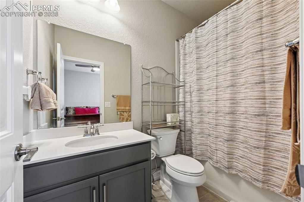 Image 40 of 48: Full bathroom in junior / guest suite