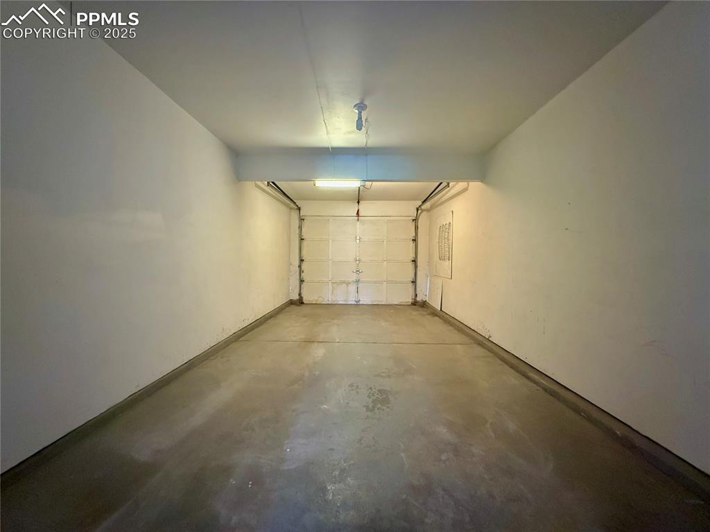 Image 18 of 23: Deep garage!