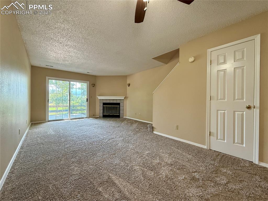 Image 4 of 23: Living Room