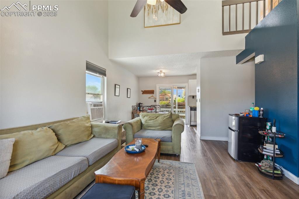 Image 5 of 30: Living Room