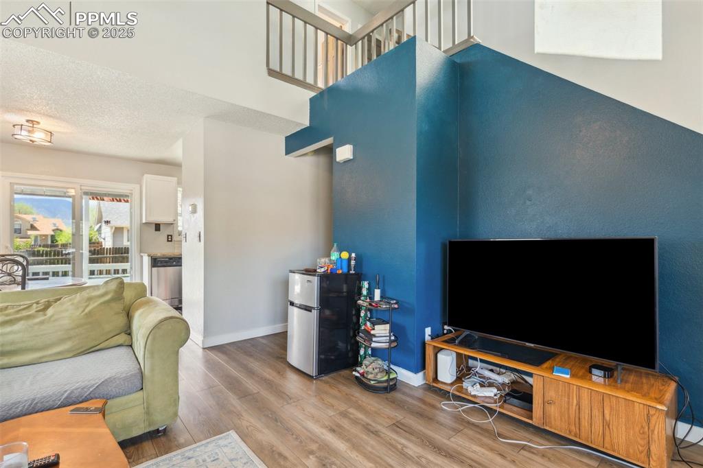 Image 6 of 30: Living Room