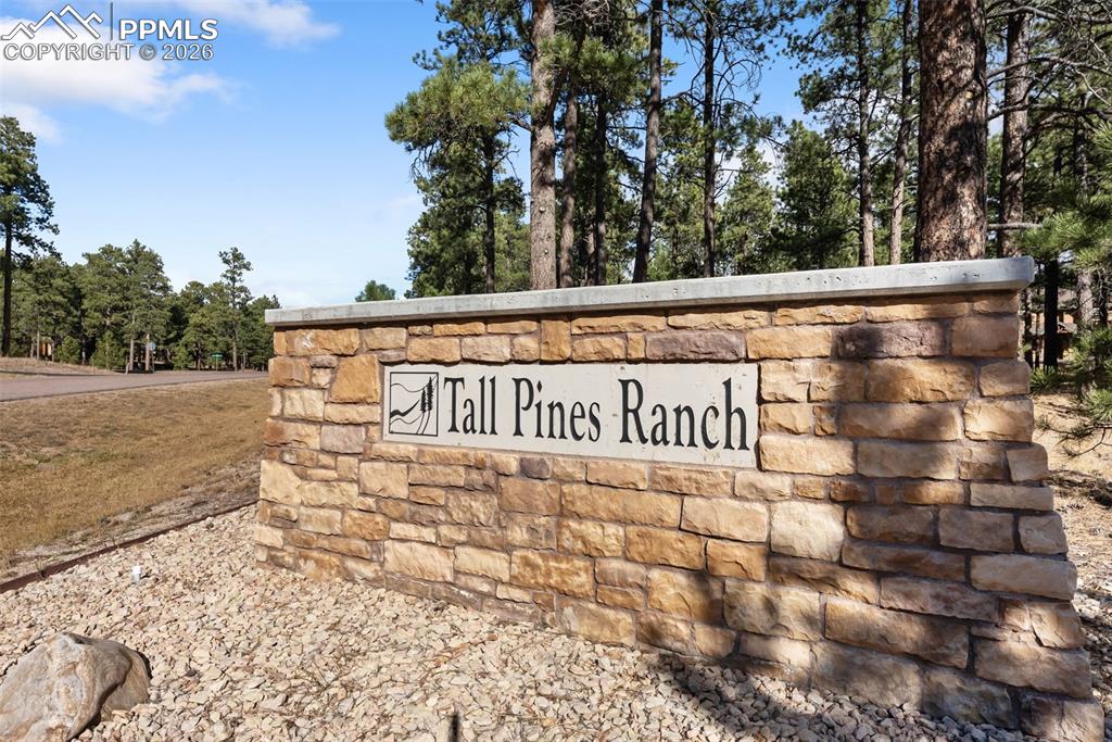 Image 10 of 50: View of community / neighborhood sign