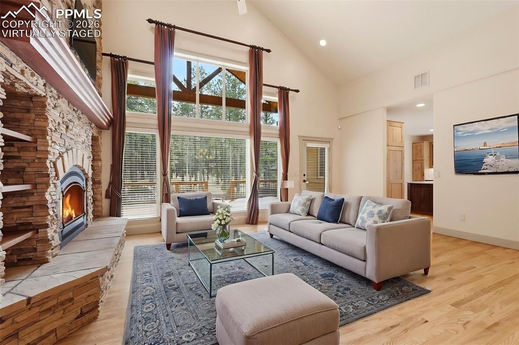 Image 14 of 50: Virtually staged Living