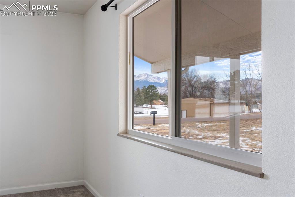 Image 10 of 50: Living Room