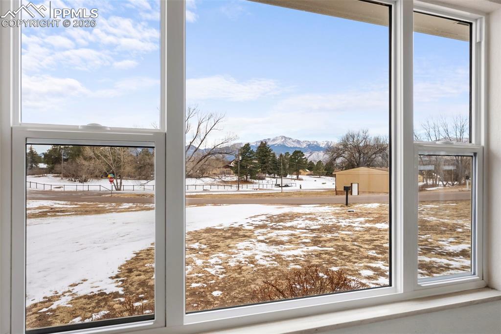 Image 11 of 50: Living Room