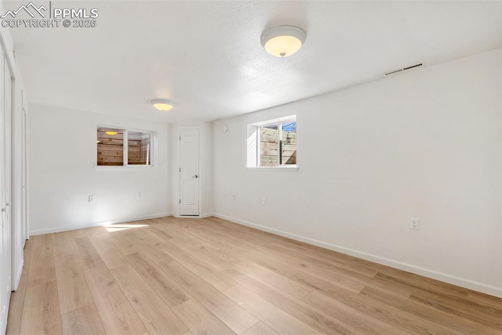 Image 31 of 50: Family Room