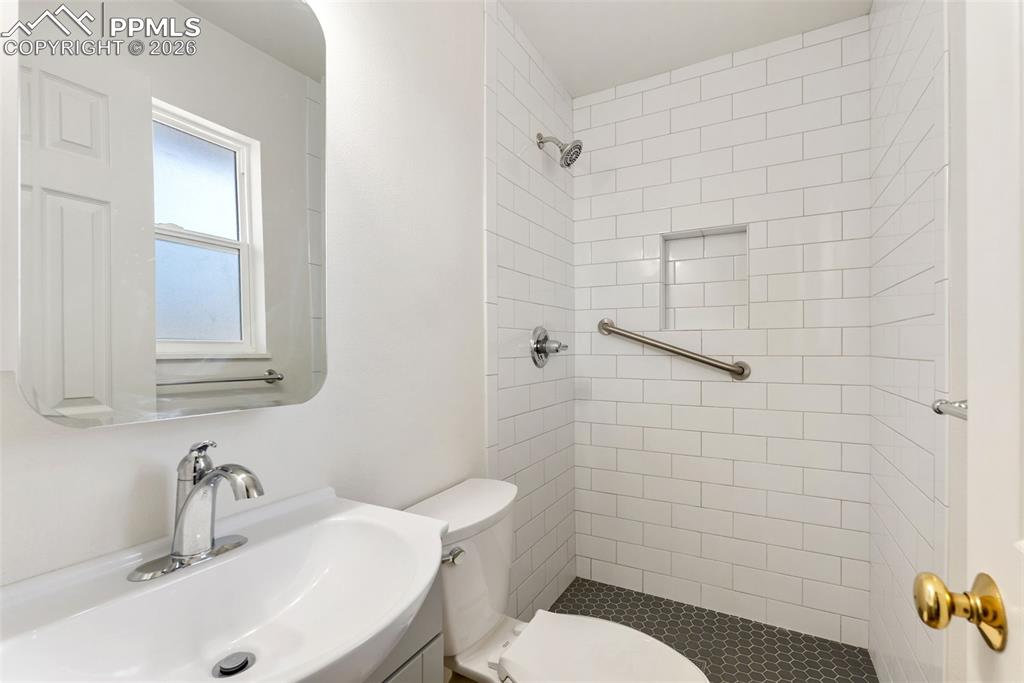 Image 36 of 50: Master Bathroom