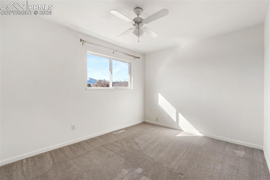 Image 37 of 50: Bedroom