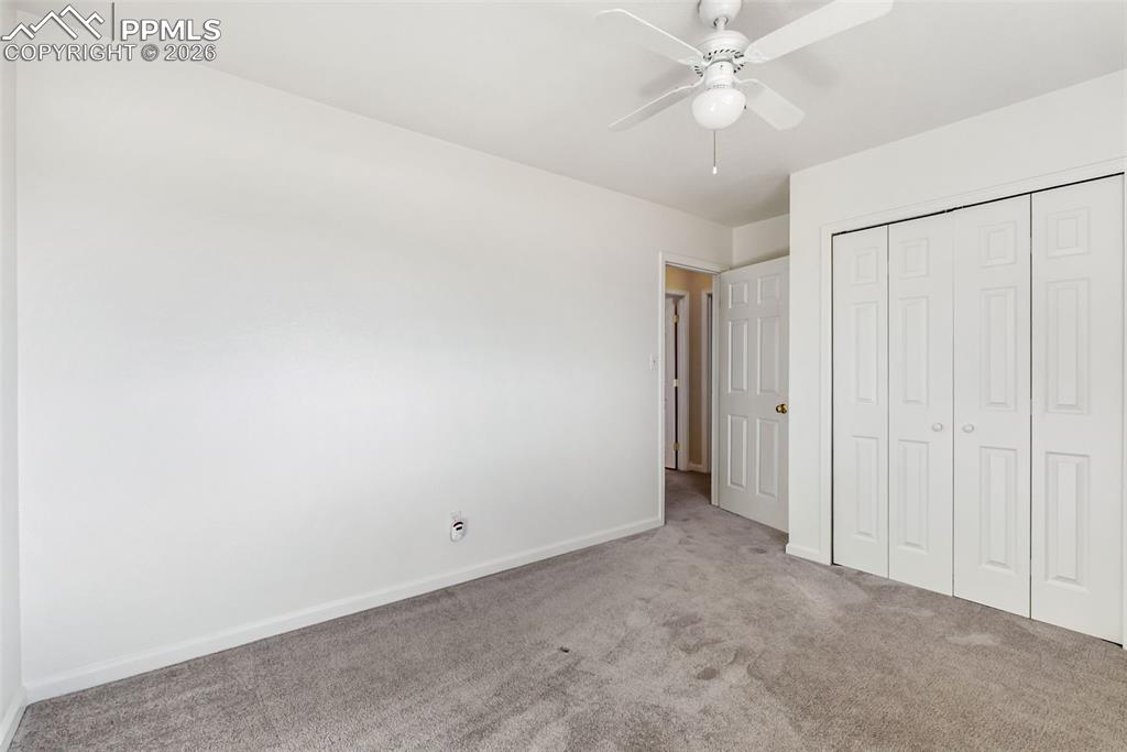 Image 38 of 50: Bedroom