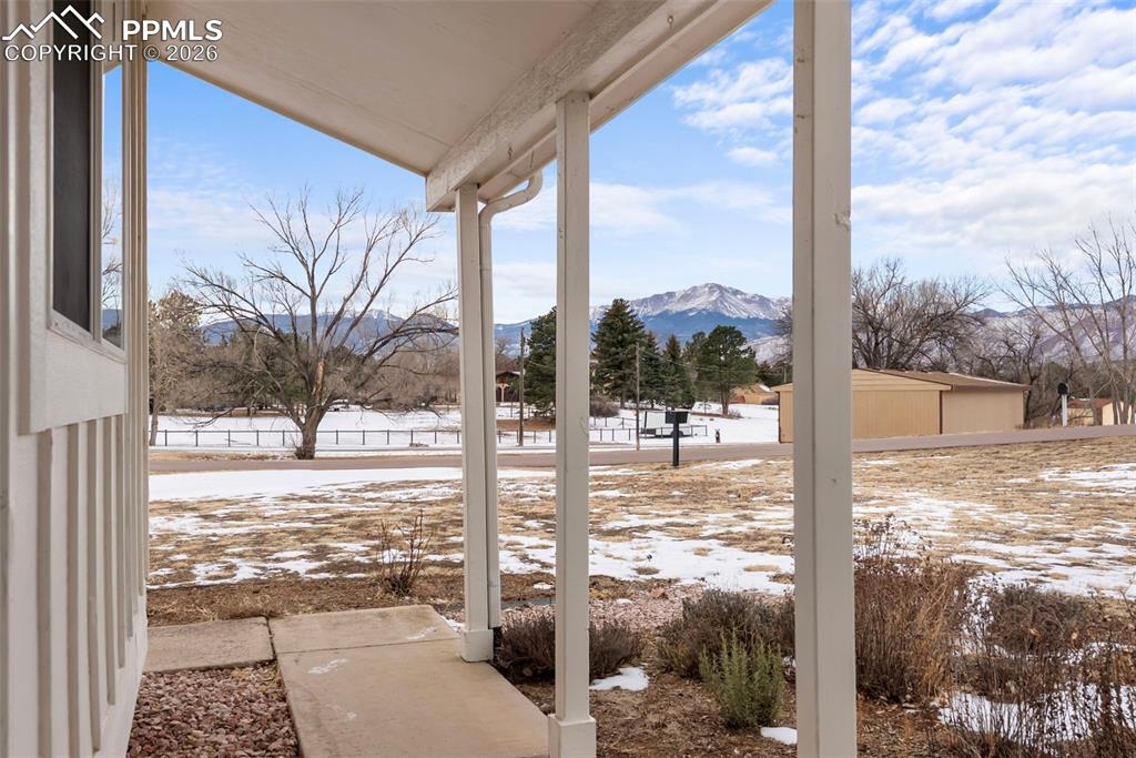 Image 5 of 50: Entry