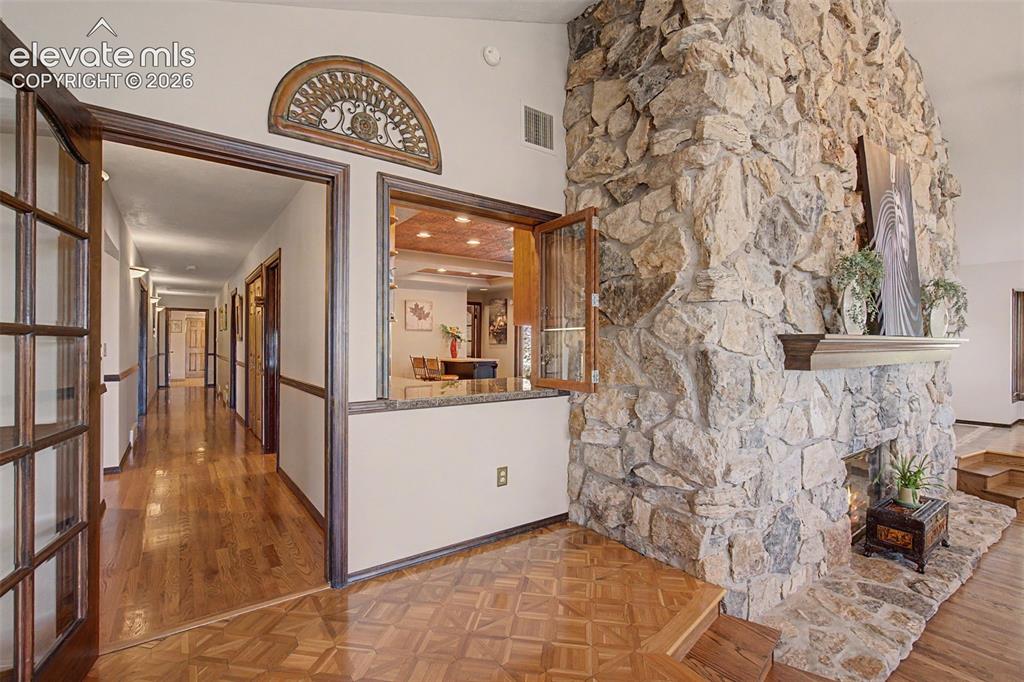 Image 15 of 50: Hallway