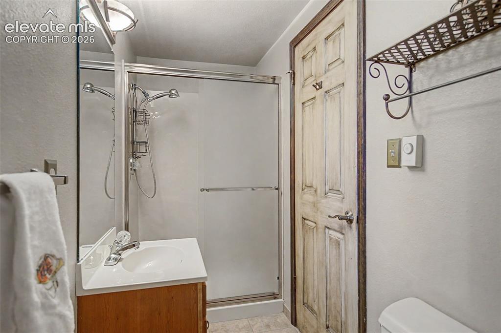 Image 45 of 50: Bathroom