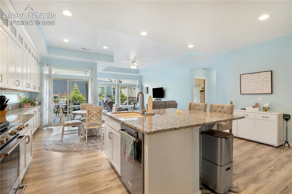 Image 10 of 25: Kitchen