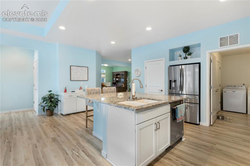 Image 11 of 25: Kitchen