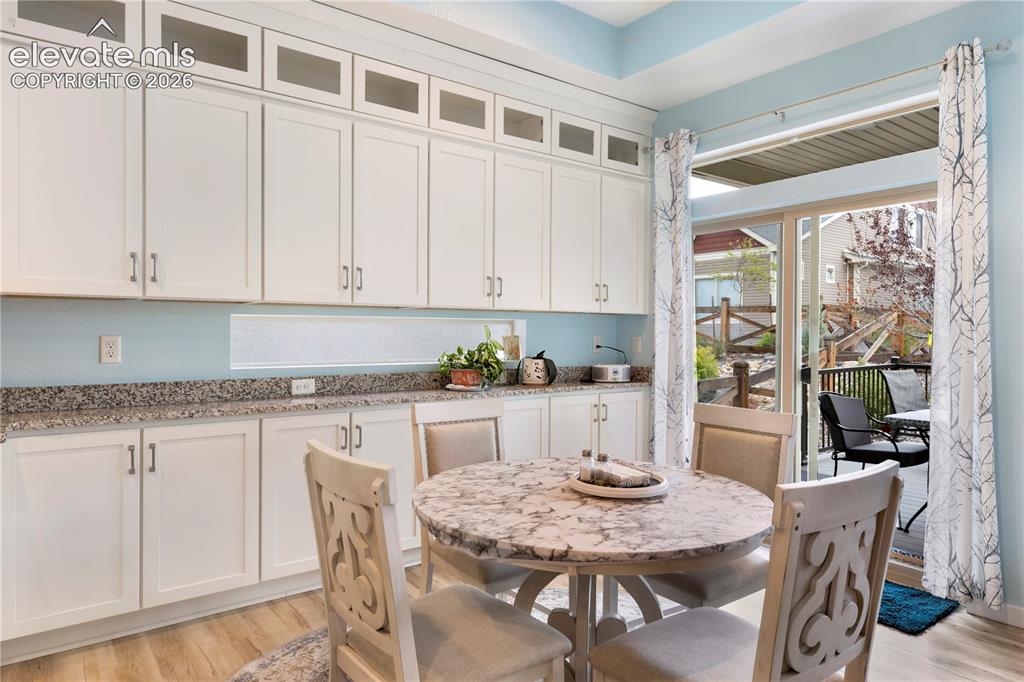 Image 12 of 25: Dining Area