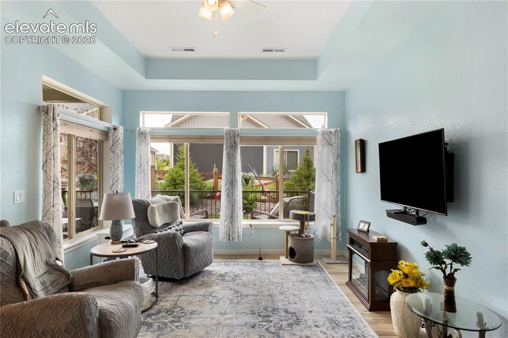 Image 5 of 25: Living Room