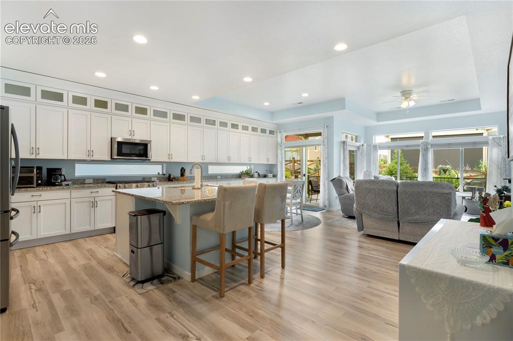 Image 8 of 25: Kitchen
