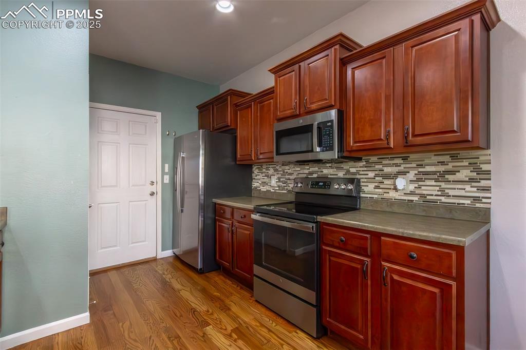 Image 10 of 37: Kitchen