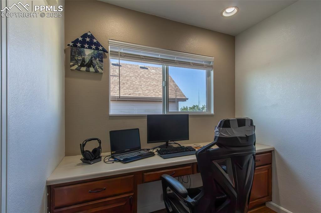 Image 15 of 37: Office