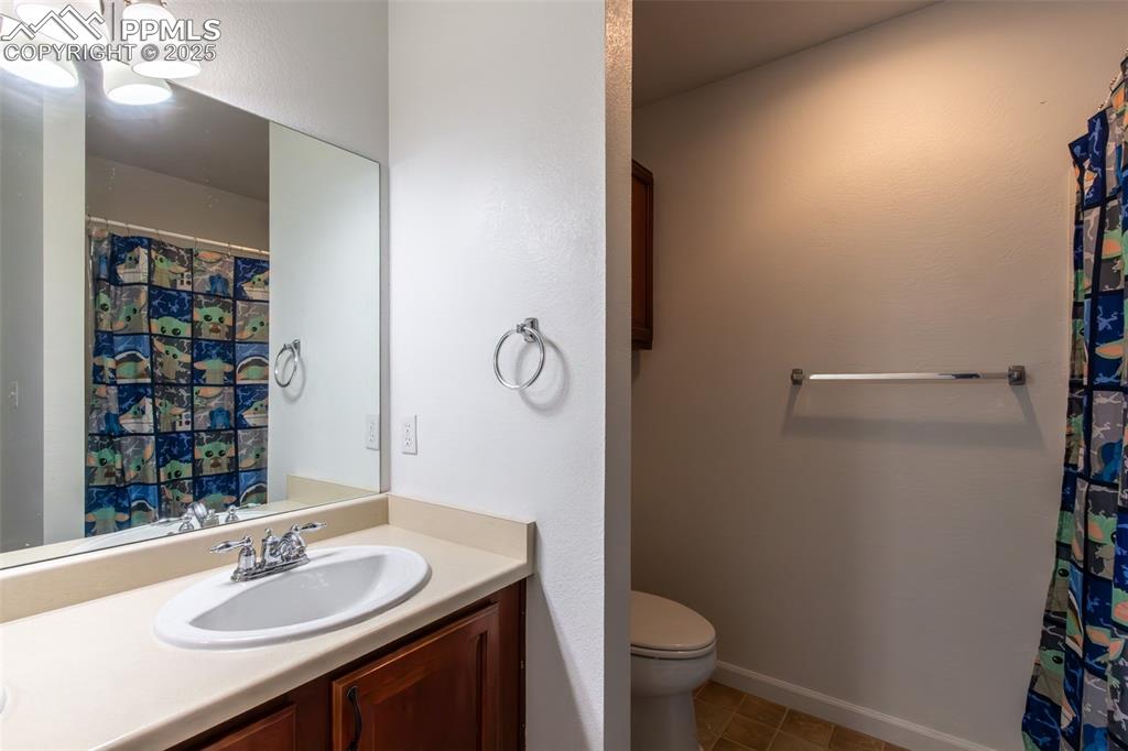 Image 25 of 37: Bathroom