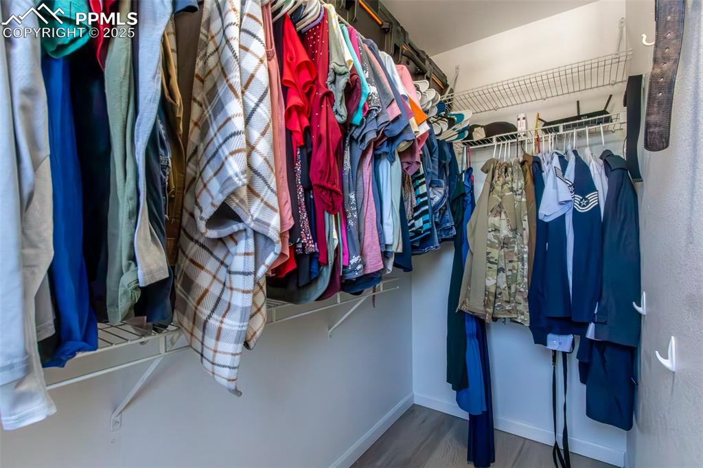 Image 32 of 37: Closet