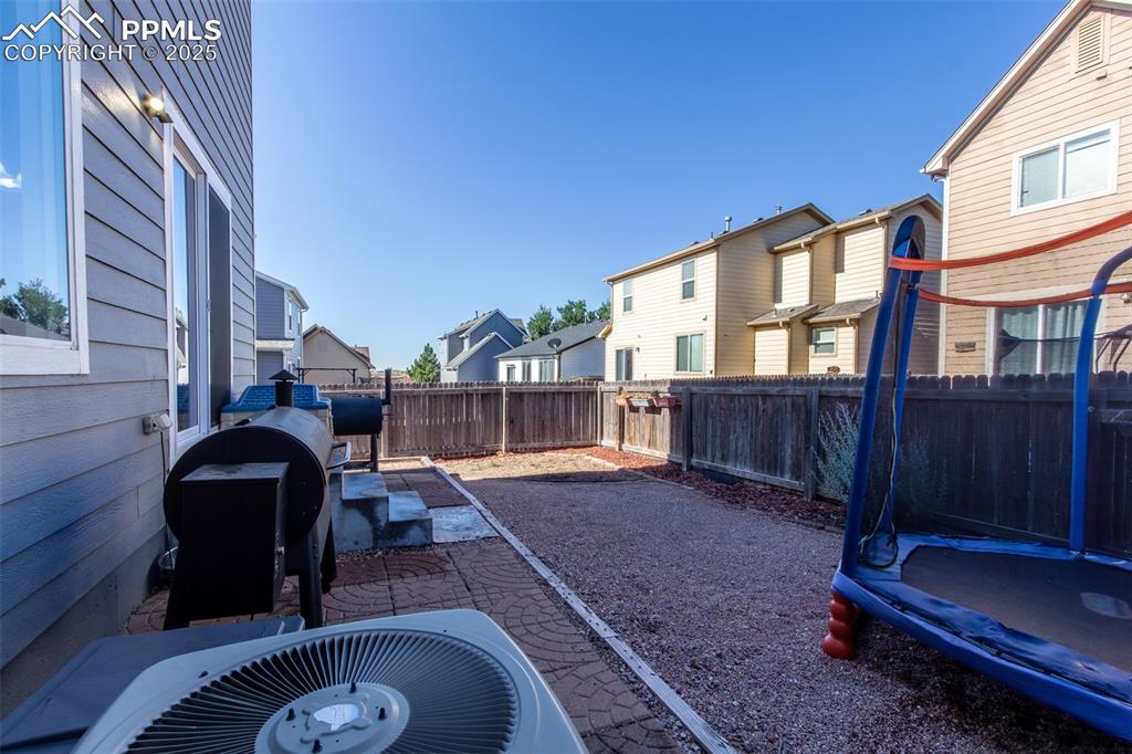 Image 33 of 37: Yard