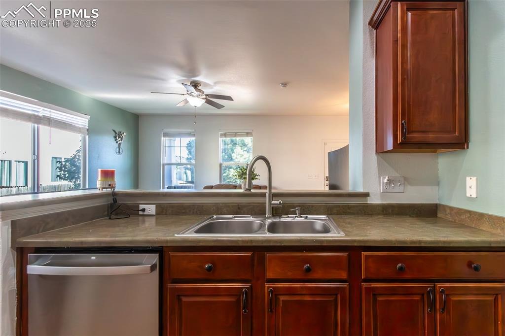 Image 9 of 37: Kitchen