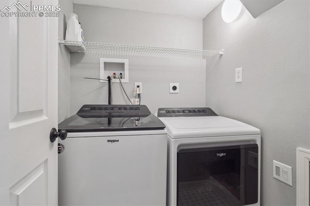 Image 14 of 28: Laundry