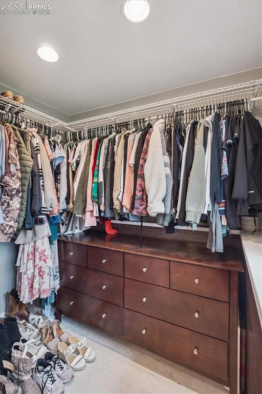 Image 18 of 28: Closet