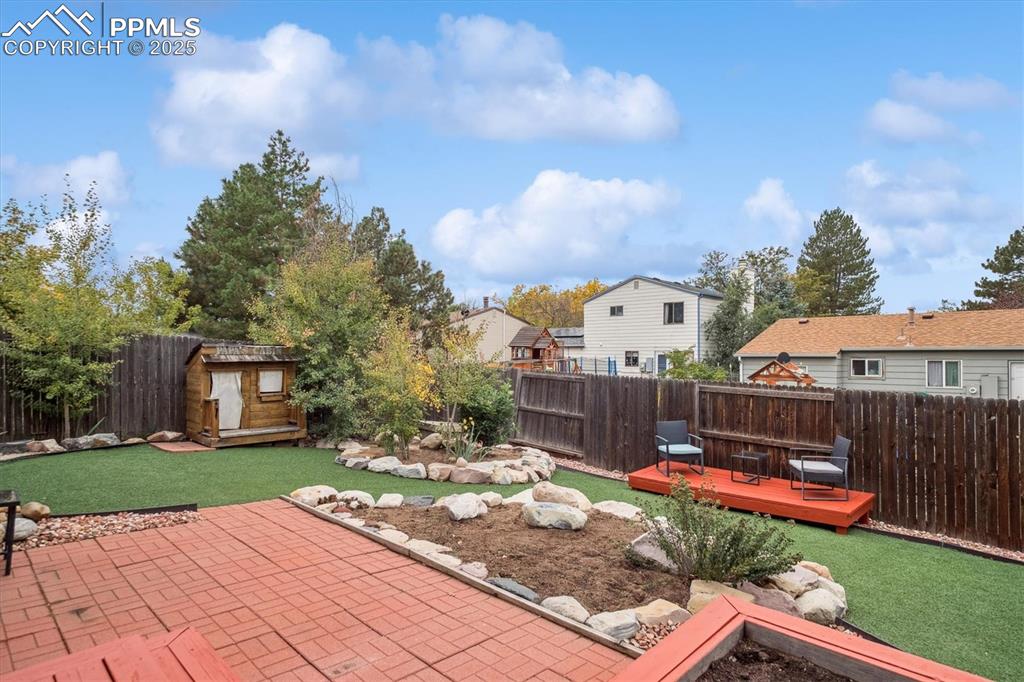 Image 21 of 28: Patio