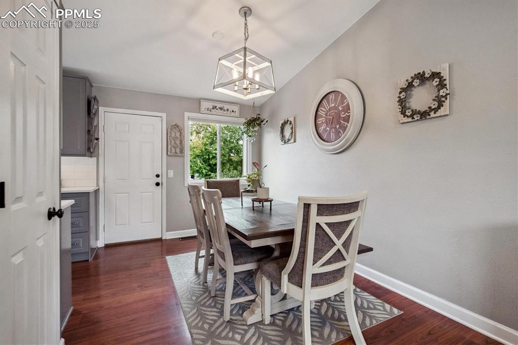 Image 4 of 28: Dining Area