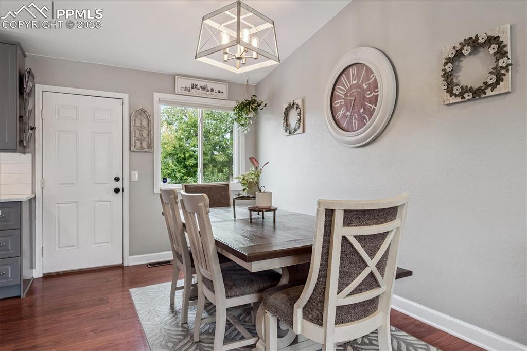 Image 5 of 28: Dining Area