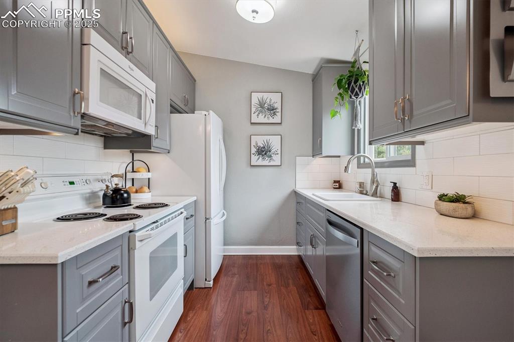 Image 6 of 28: Kitchen