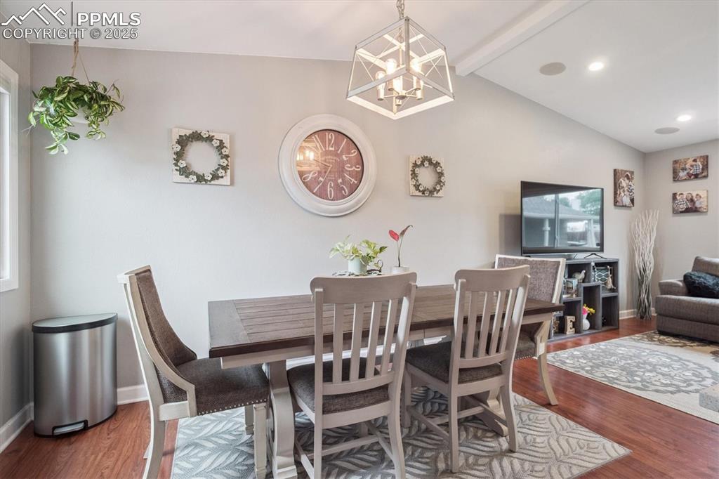 Image 7 of 28: Dining Area