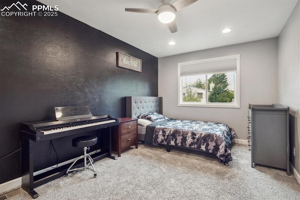 Image 8 of 28: Bedroom