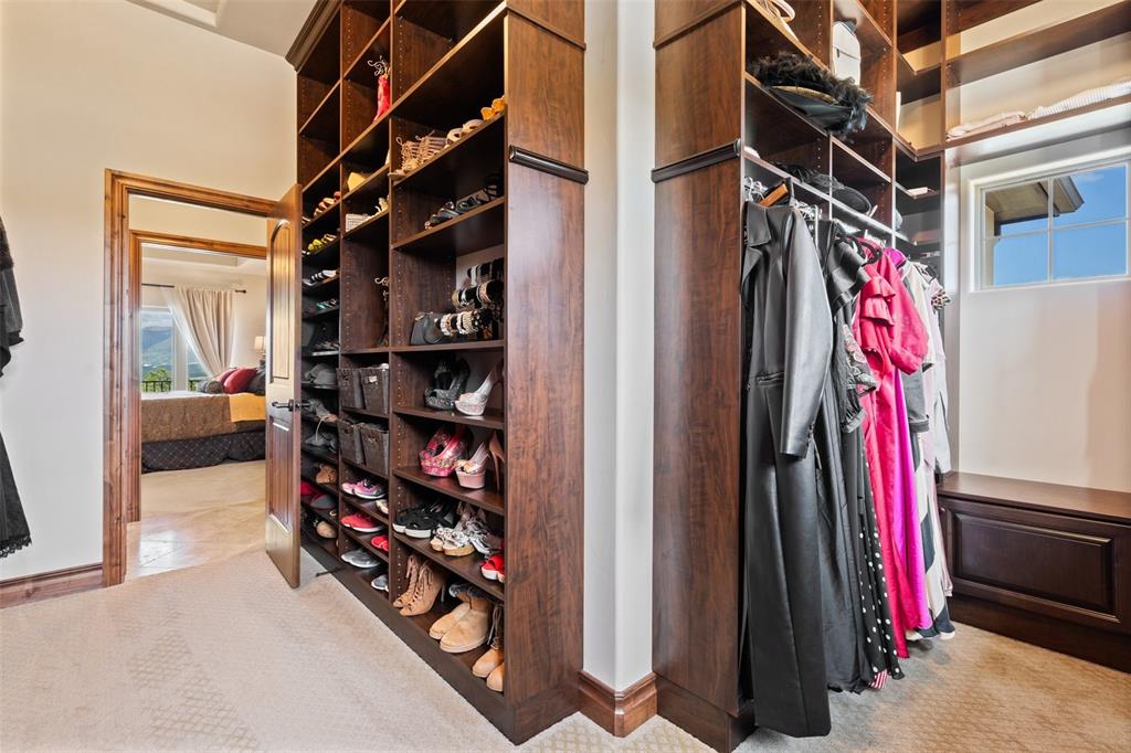 Image 30 of 50: Well-designed Owner