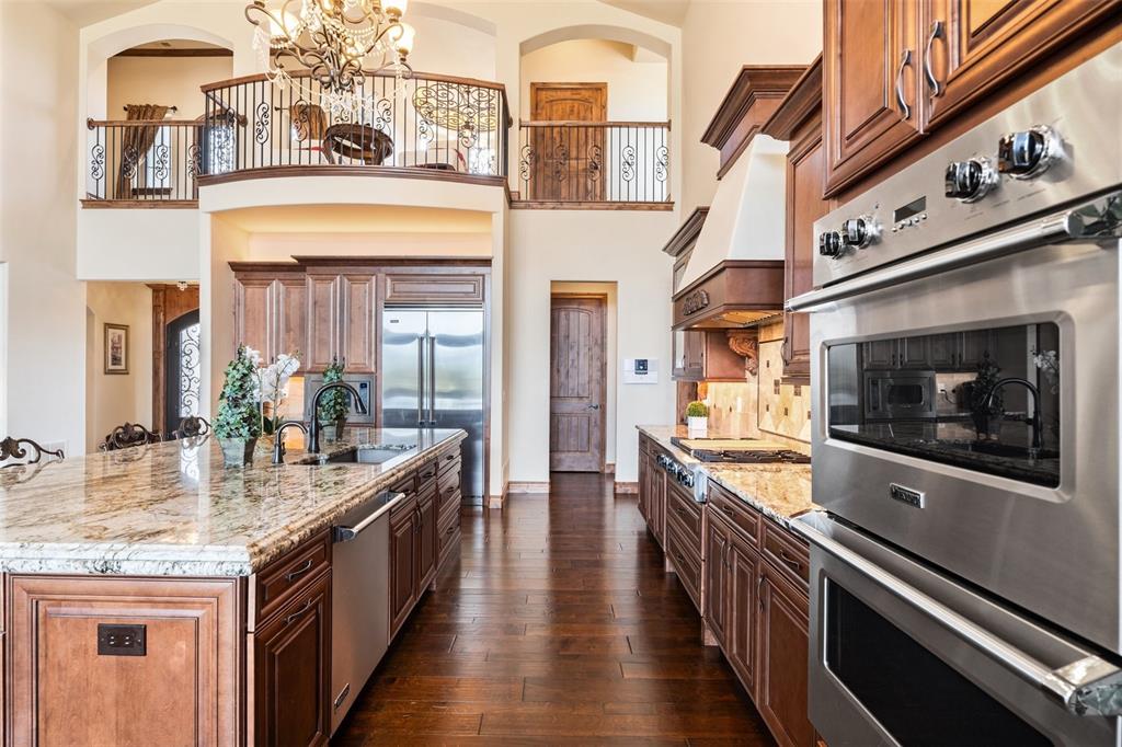 Image 9 of 50: Finished with top of the line Viking appliances including double oven