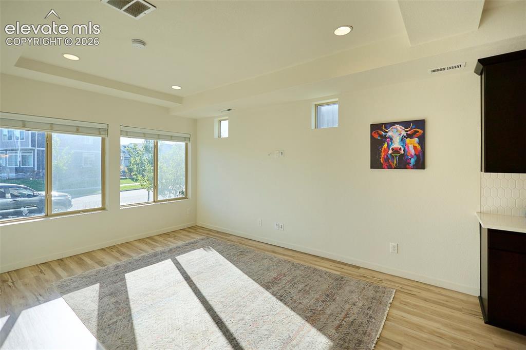 Image 16 of 50: Living Room