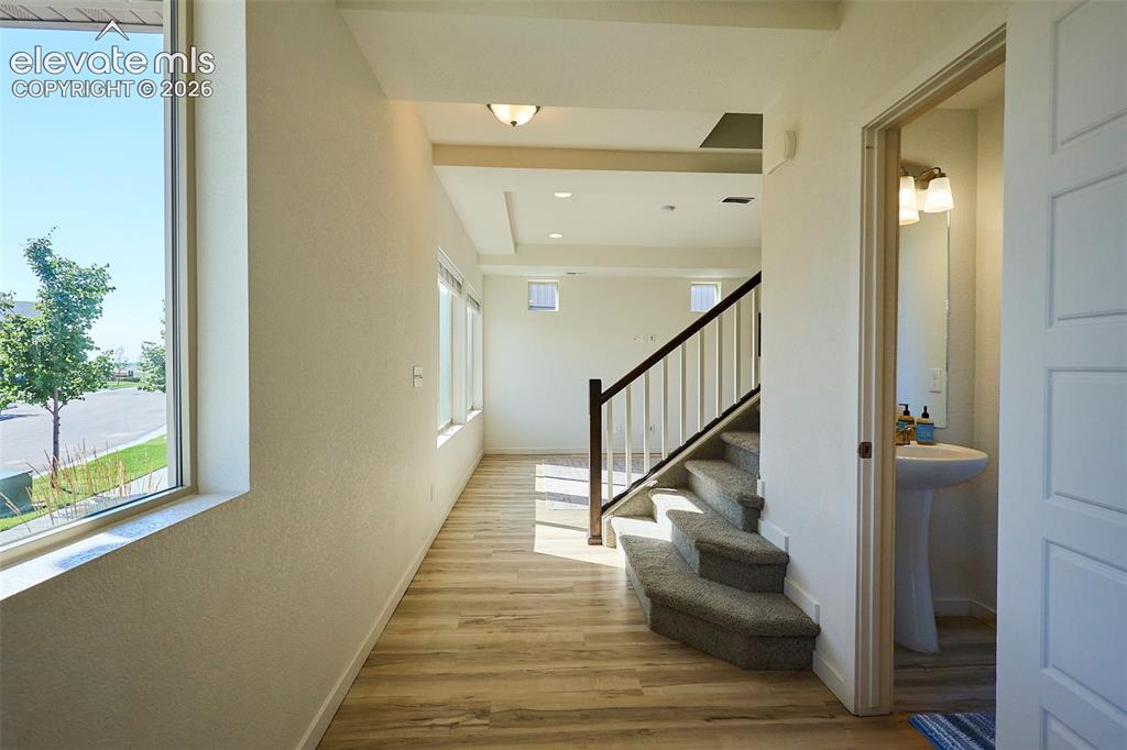Image 7 of 50: Hallway