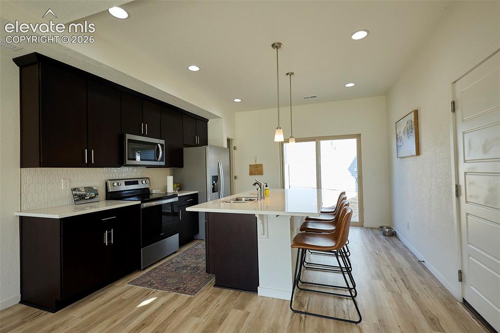 Image 8 of 50: Kitchen