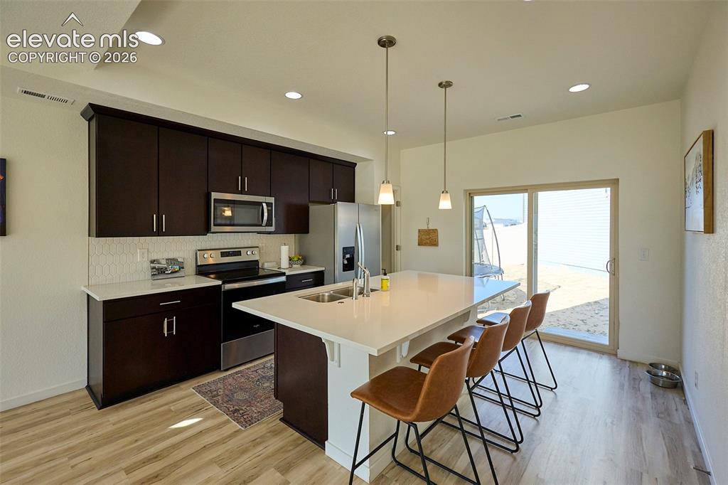 Image 9 of 50: Kitchen