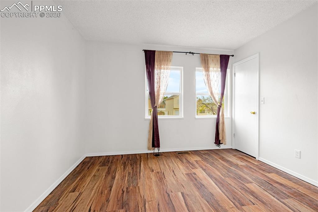 Image 12 of 29: Bedroom