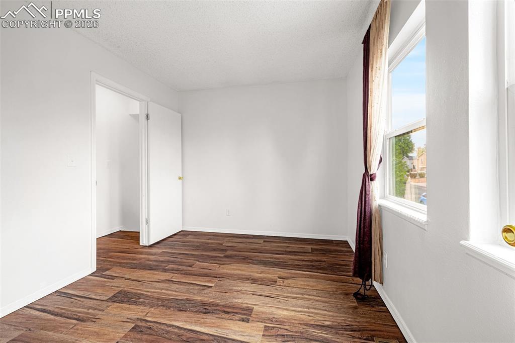 Image 14 of 29: Bedroom