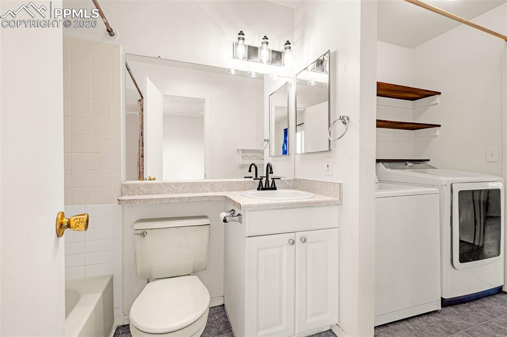 Image 17 of 29: Bathroom