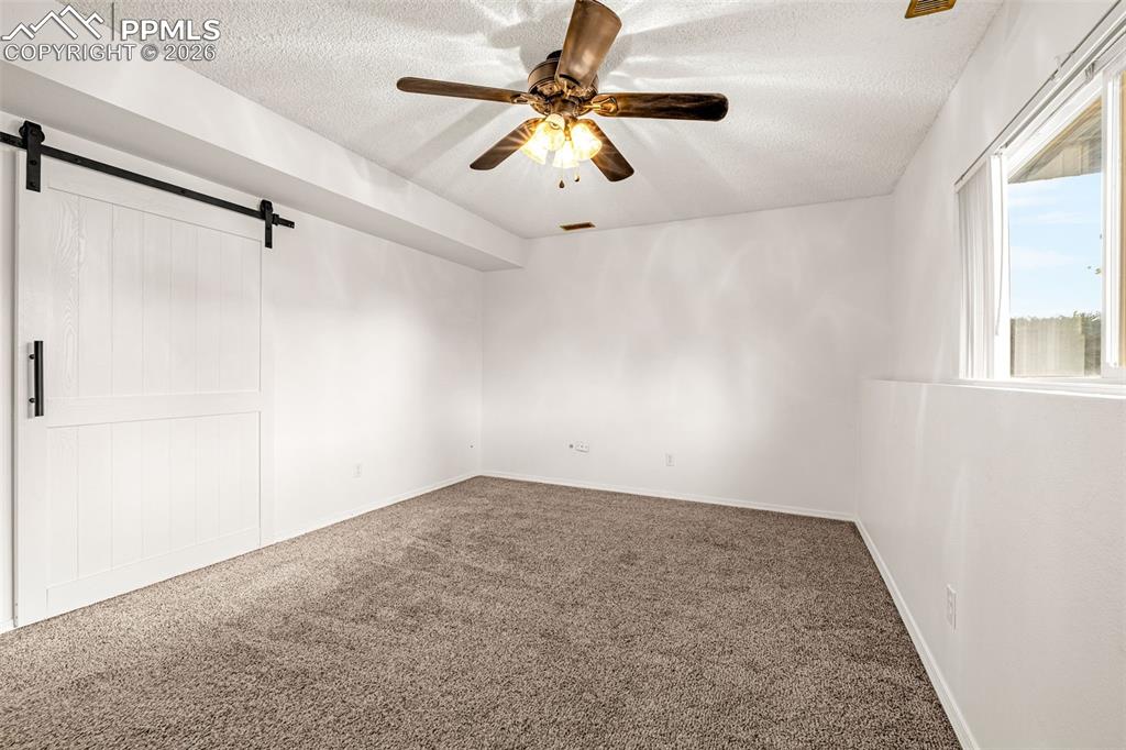 Image 21 of 29: Bedroom