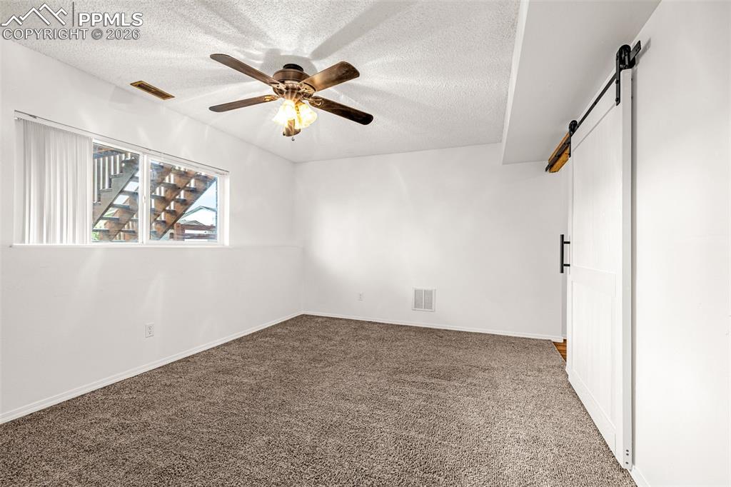 Image 22 of 29: Bedroom