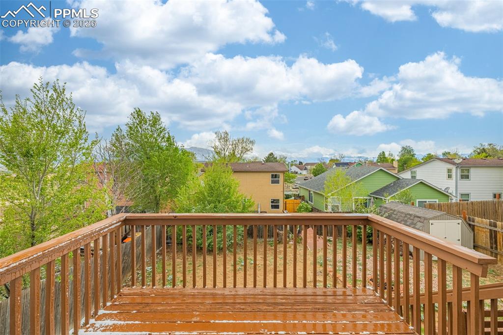 Image 25 of 29: Deck