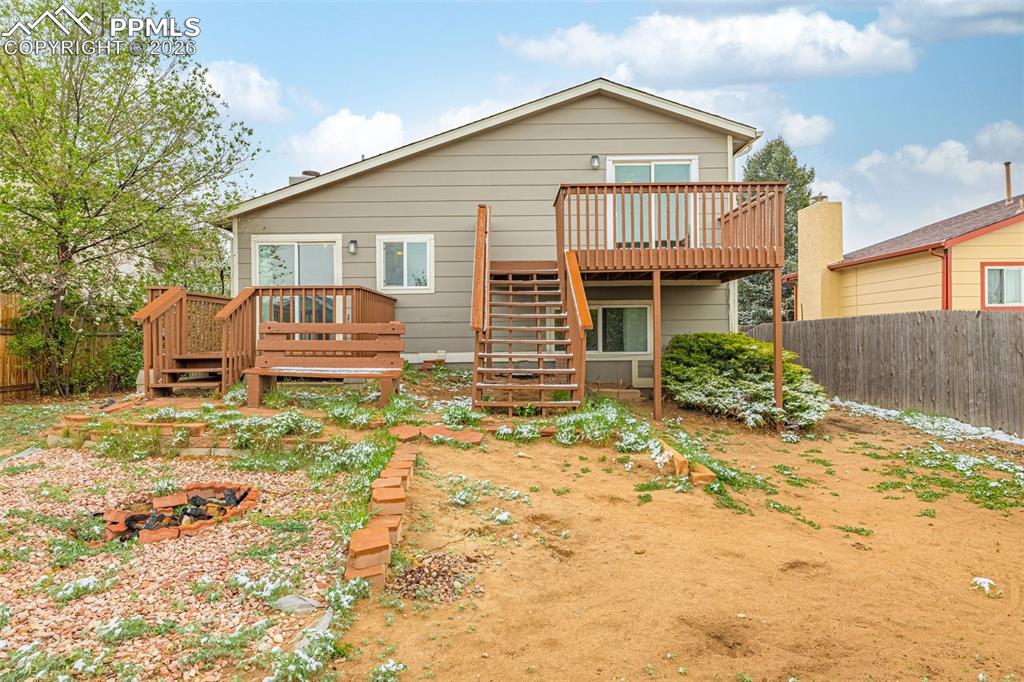 Image 27 of 29: Back of Structure