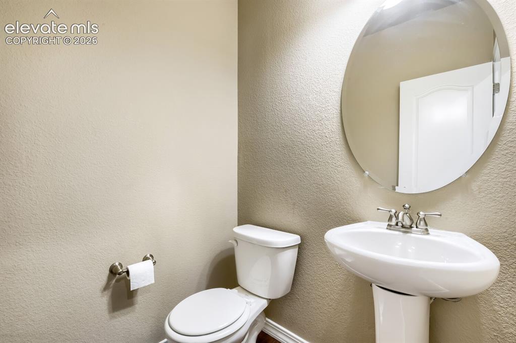 Image 10 of 31: Bathroom